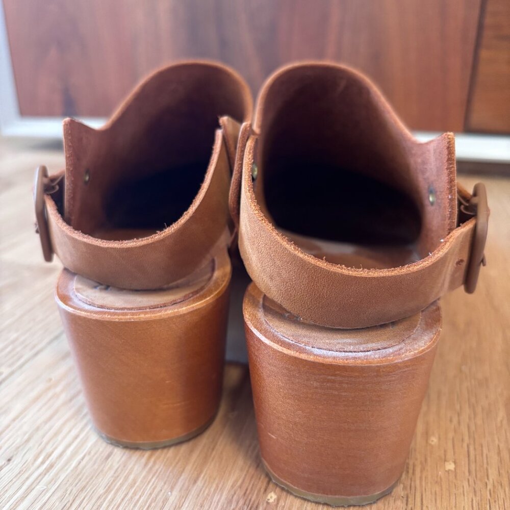 Gorgeous Monochrome Bryr Clogs with strap - Picture 4 of 7